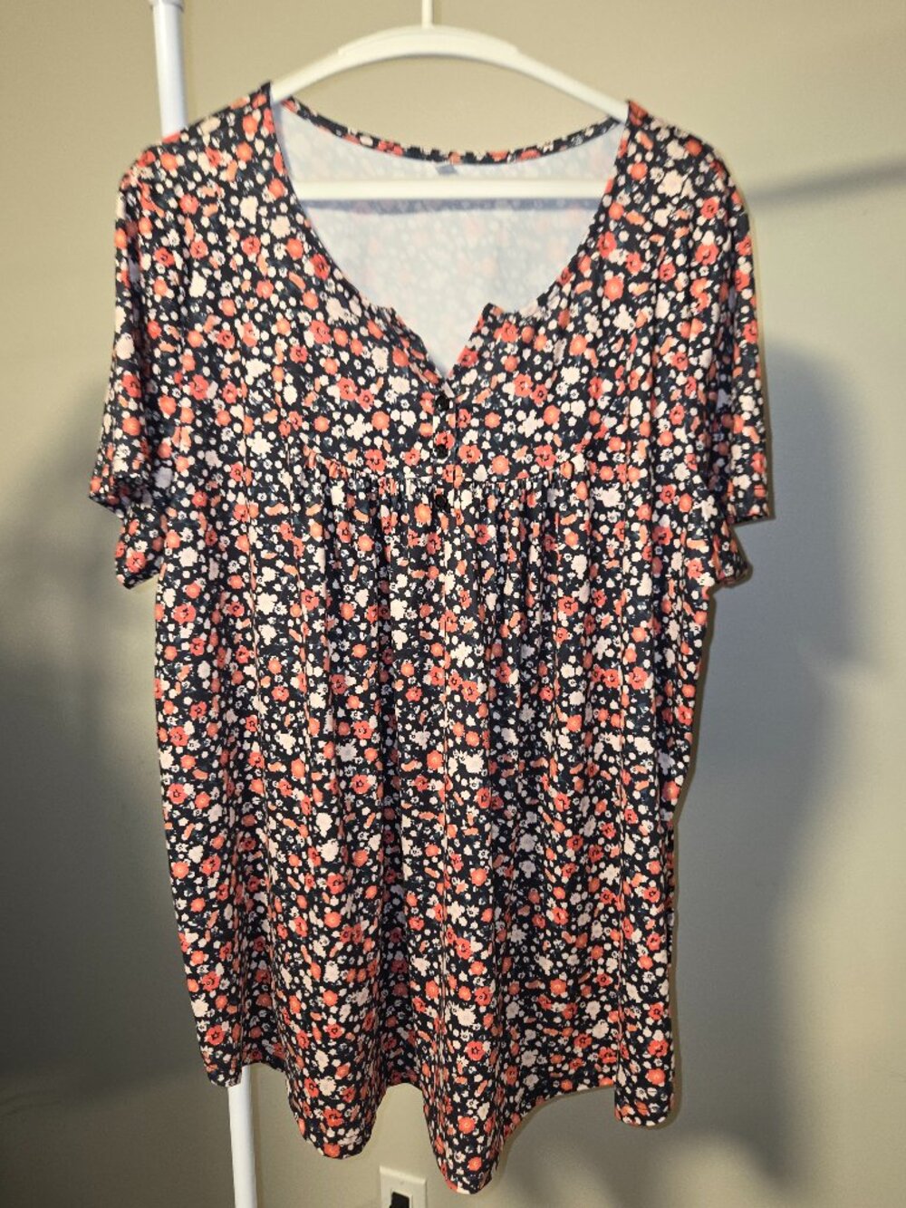 2XL Navy Floral Tunic Top – Short Sleeve, Flowy Fit, Red/Pink/White Flowers